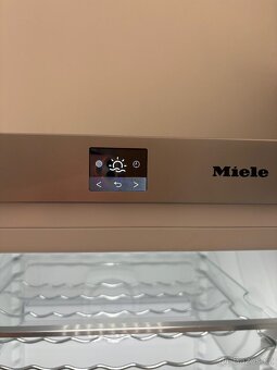 Lednice Miele KS 28423 D edt/c – ve stavu jako nová - 5