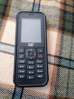 Odolný mobil Cat B40 - 5