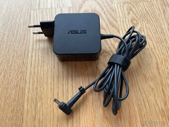 ASUS ZENBOOK UX305CA bílý kovový - 5