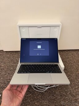 Macbook Pro 14 M5 16/512. Stav noveho. 23 mesice zaruka - 5