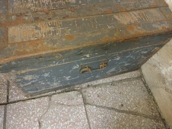 Dřevěný okovaný kufr 3 zámky - 5