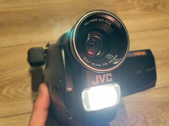 VHSC kamera JVC FXM404E - 5