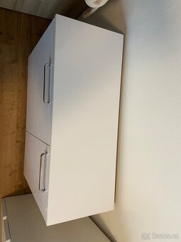 Lesklá bílá skříňka - 5