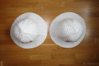 2x bílý letní klobouček pro dvojčata obvod 52/54 - 5