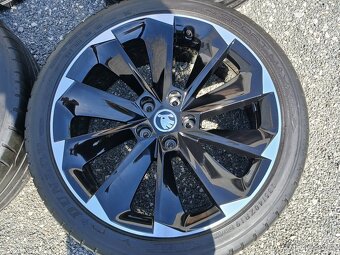 Pěkná orig alu kola Supernova, Š Superb Dunlop 235/40/19 - 5