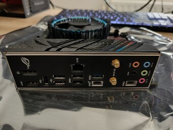 Základní deska ASUS s procesorem Intel Core i3 - 5