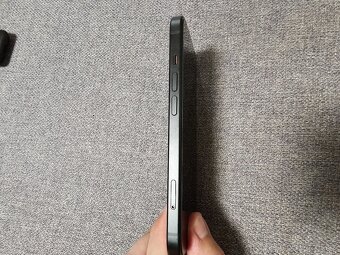 iPhone 15 128 GB černý - 5