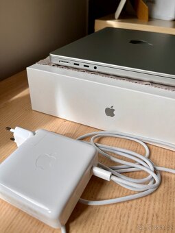MacBook Pro M1 14“ 2021 - výkonnější varianta TOP STAV - 5