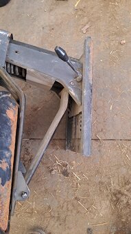 Prodám sedačku zetor - 5