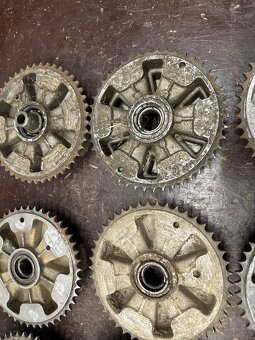 Predám používaná ROZETA JAWA 250 350 panelka 46,47zubov - 5