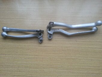 Klaksony, plyn a páčky na Jawa, ČZ - 5