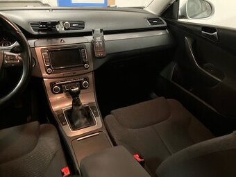 VW Passat B6  Variant Bluemotion 1.6 TDI 77 kW, r.v. 2010 - 5