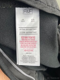 Bílá košile s černými kalhoty - 5