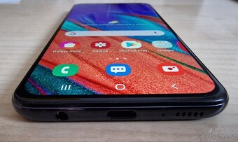 Samsung Galaxy A40 - velmi dobrý stav - 5