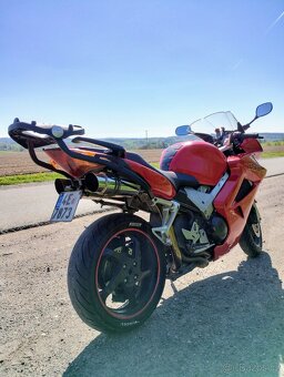 Honda VFR 800 Vtec V4 - 5