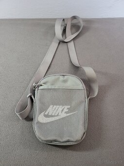 Originální Nike taška přes rameno – stylová a praktická - 5