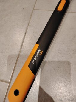 Nové Fiskars Smartfit Teleskopické nůžky na větve L86. - 5