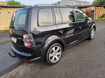 Prodám touran cross 2.0tdi 103kw perfektním technickým stavu - 5