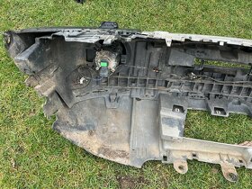 Přední nárazník Land Rover Discovery 3 stříbrný - 5