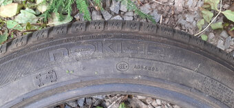Zimní pneu 225/45R17 Nokian Runflat pěkný vzorek - 5