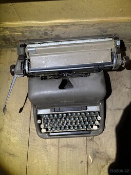 Psací stroj Consul - 5