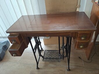 Prodám starožitný šicí stroj BOBIN - 5