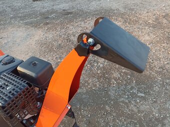 Benzínový Štěpkovač CR12 drtič větví s motorem za čtyřkolku - 5