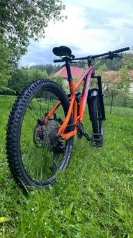 Qayron Carma -Top stav, super výbava ,27” - 5