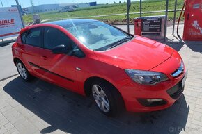 Prodám OPEL ASTRA 1.4 TURBO 88kW benzin - 5