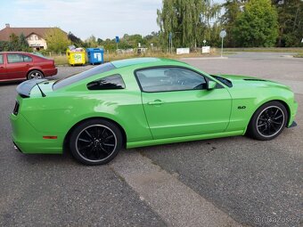 Ford mustang 5.0 GT  manuál - 5