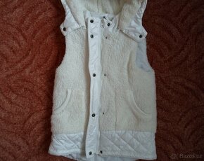 Bílá krémová zateplená vesta vestička s kapucí - 140 - 5