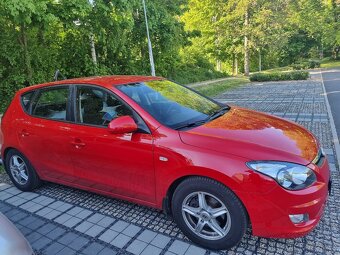 HYUNDAI i30 1.4 i BENZÍN 79.800 km. 1. majitel - 5