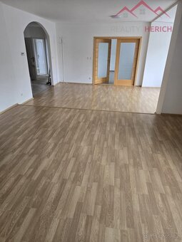 Pronájem podkrovní bytové jednotky 3+1 s parkováním, 124 m2, - 5