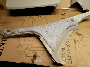 Subaru Legacy pravý kryt palubky 66073AG080 - 5