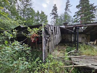 Prodej pozemku se stavbou / chatou 330m2 v Mikulovicích u Je - 5