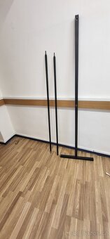 vybavení obchodu- štendry, prodejní pult, vitríny, koše - 5