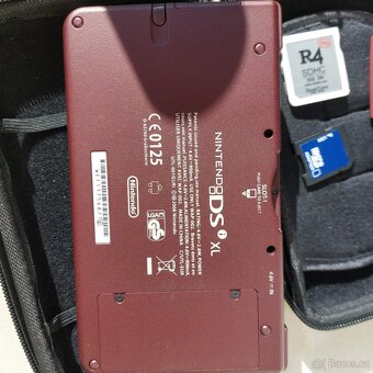 Nintendo DSi XL + R4 SDHC karta + bohaté příslušenství - 5