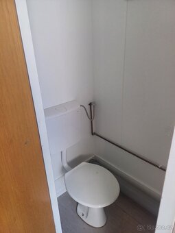 Použitá sanitární buňka - WC a sprchy, sanitární kontejner - 5