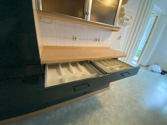 Moderní kuchyňská linka z Německa se spotřebiči - 5