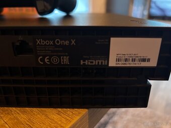Xbox one X 1tb + 3hry - 5
