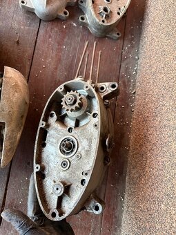 Jawa 50/555/550 - Motory, Kartéry - 5
