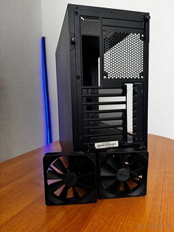 Prodám počítačovou skříň NZXT H500B - 5
