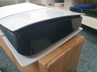PlayStation 5 slim Digital Edition 1TB v záruce do 12/2025 - 5