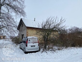 Dražba rodinného domu (na pozemku jiného vlastníka) v obci M - 5