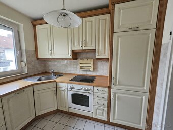 Moderní kuchyňská linka se spotřebiči - 5