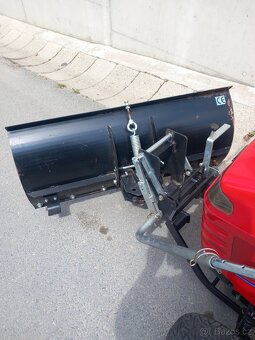Prodám zahradní traktor Toro 13-32 XL - 5