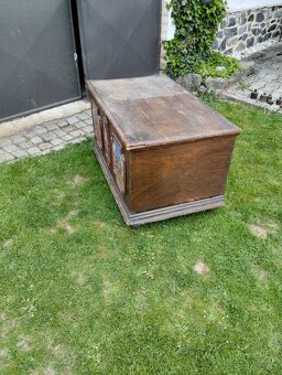 Prodám ručně malovanou dřevěnou truhlu - 5