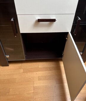 Vitrína s barem 130x130,5x42 (š x v x h) - 5