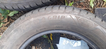 Zimní pneu 225/60R17 GoodYear pěkný vzorek - 5