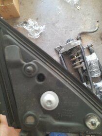 Prodám levý zpětný zrcátko na a6 - 5